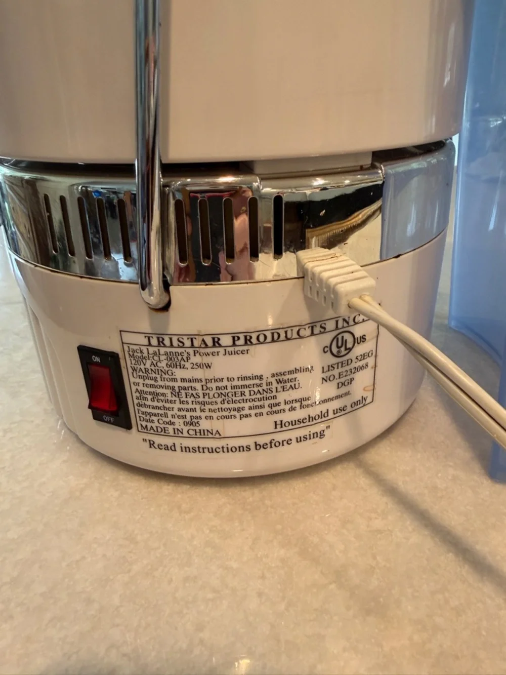 Jack lelannes White Electric power Juice Extractor with Blue Pulp Container